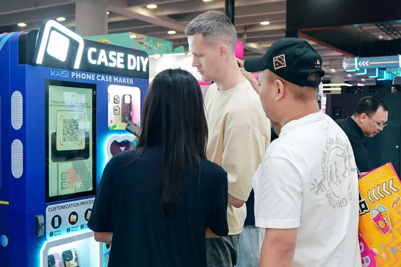 por qué invertir en un negocio de máquinas expendedoras de fundas de teléfono personalizadas